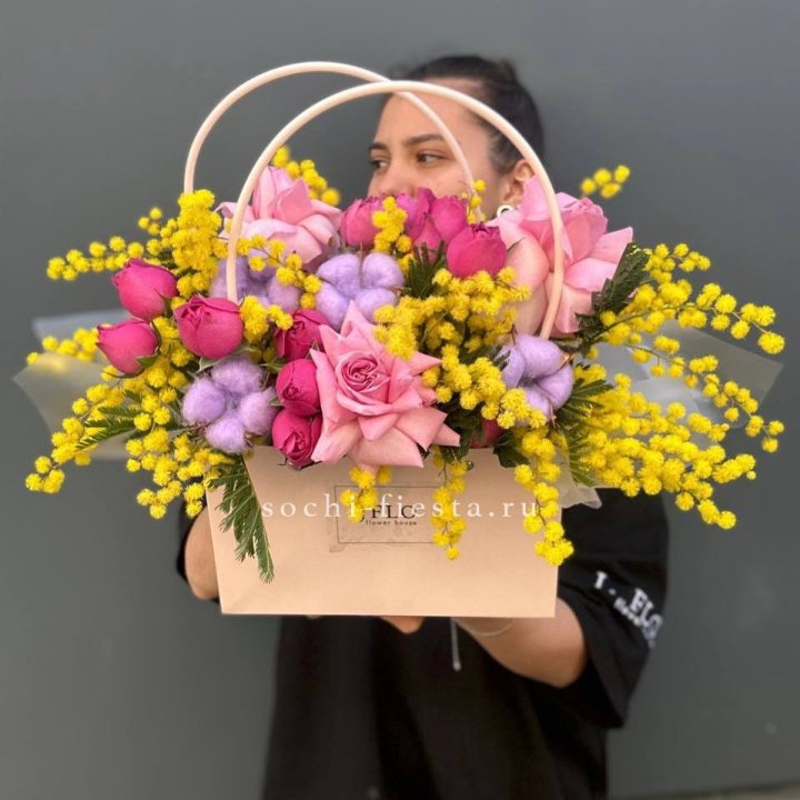 Сумочка мимозы и роз "Примавера" в Королёве