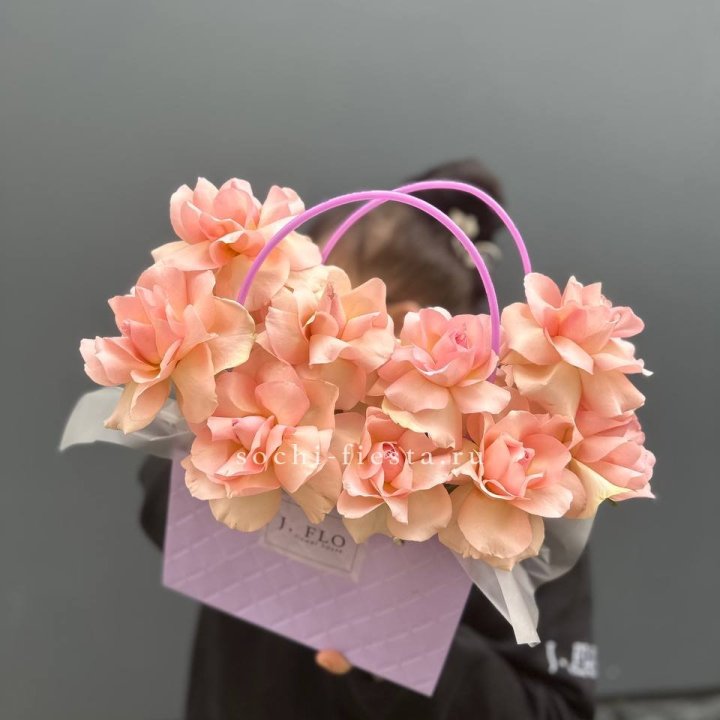 Сумочка с розами "Кети" в Королёве