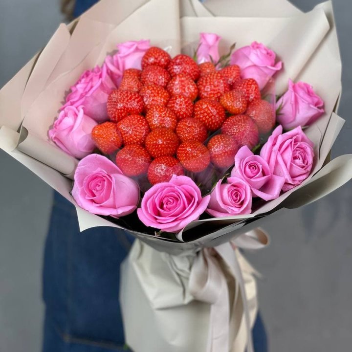 Клубника и розы в Королёве