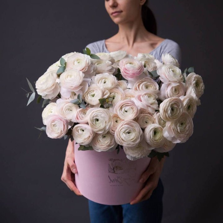 Бокс с ранункулюсами в Королёве