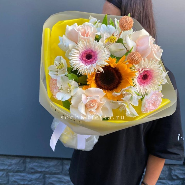 Букет с подсолнухом "Елоу" в Королёве