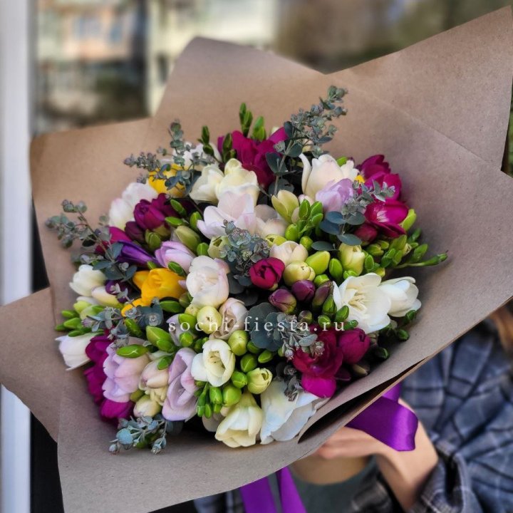 Букет фрезий "Радуга" в Королёве