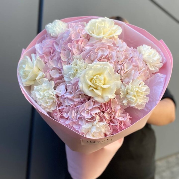  Букет гортензий и роз  в Королёве