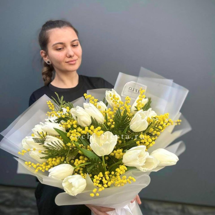Букет тюльпанов и мимозы в Королёве