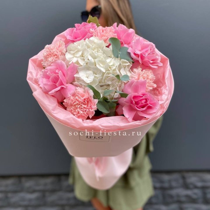  Букет роз и гортензии "Навола" в Королёве