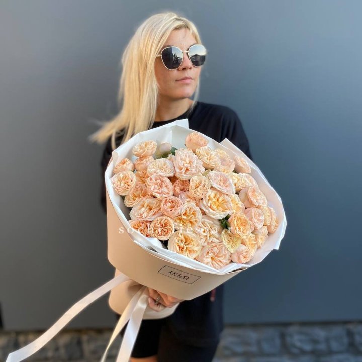 15 пионовидных роз №2 в Королёве