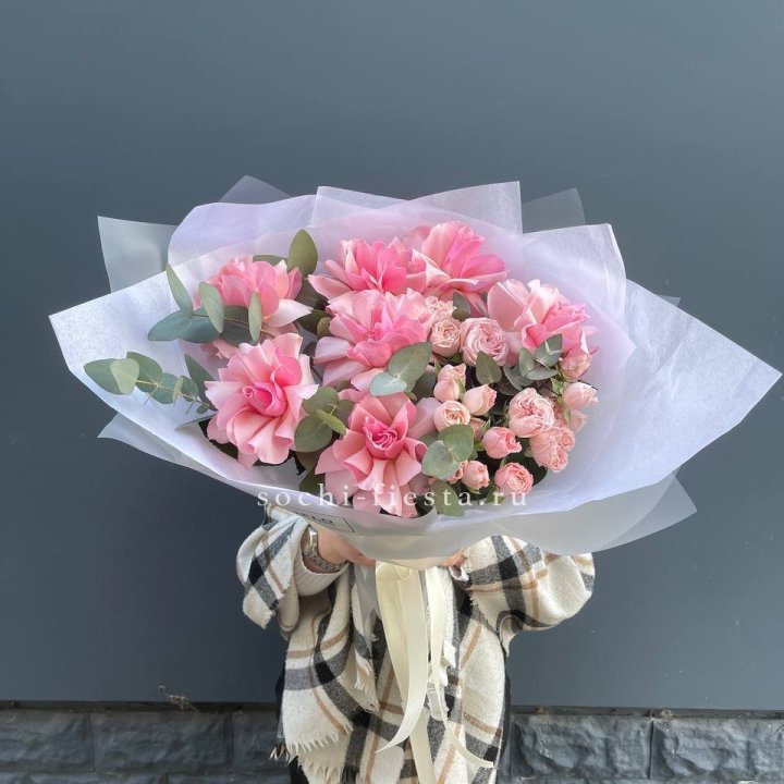 Букет французских и пионовидных роз  в Королёве