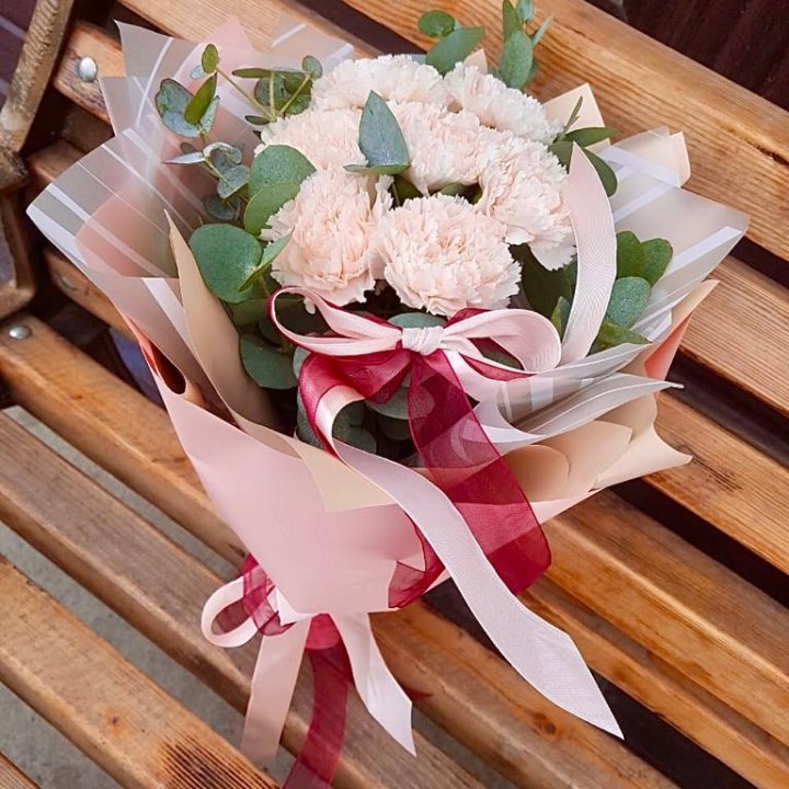 Диантусы с эвкалиптом в Королёве