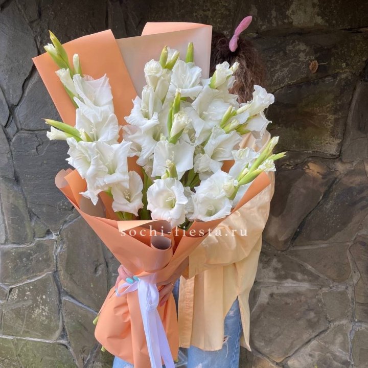 Букет белых гладиолусов  в Королёве
