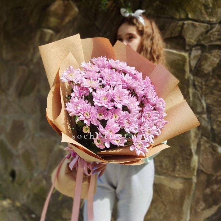 Букет хризантем в крафте в Королёве