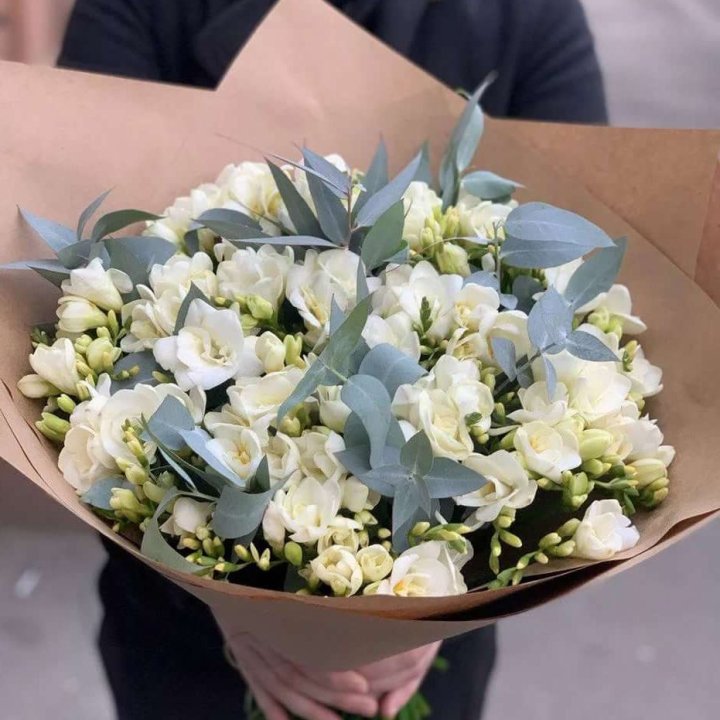 51 фрезия с эвкалиптом в Королёве