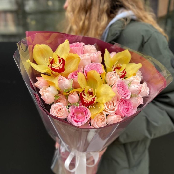  Букет орхидей и роз Есенья в Королёве