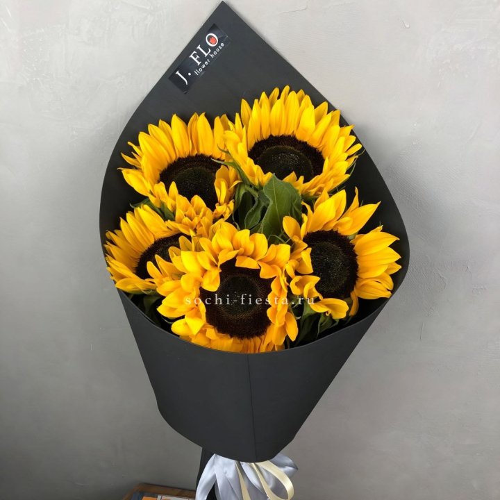 Букет из 5  подсолнухов в Королёве