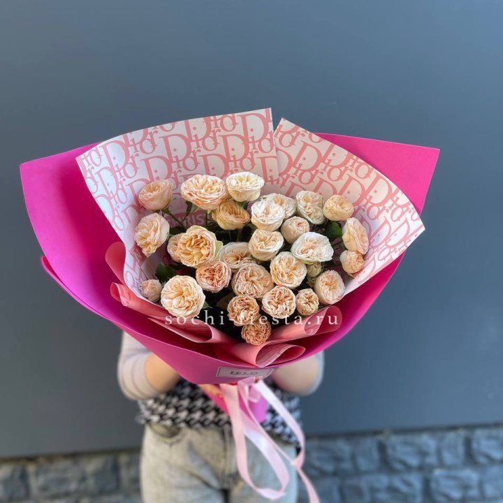 9 пионовидных роз в Королёве