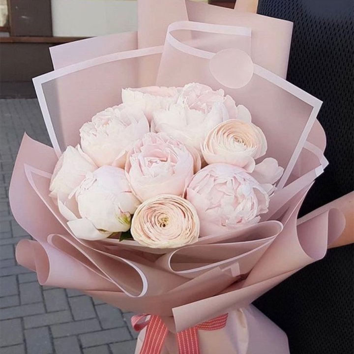 Пионы и ранункулюсы в Королёве