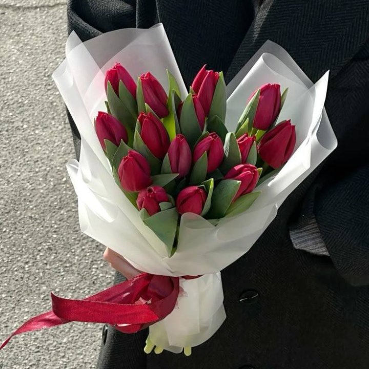 15 красных тюльпанов в Королёве