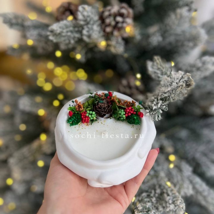 Свеча ароматическая в гипсе Руки с шишкой в Королёве