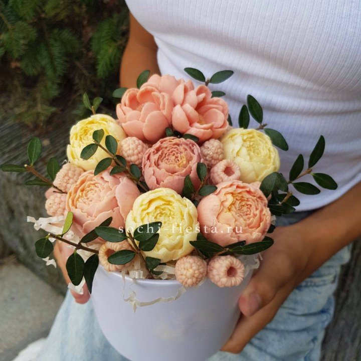 Шоколадный букет с ягодами в Королёве