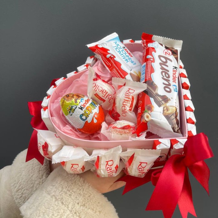 Бокс киндерами и раффаэлло в Королёве