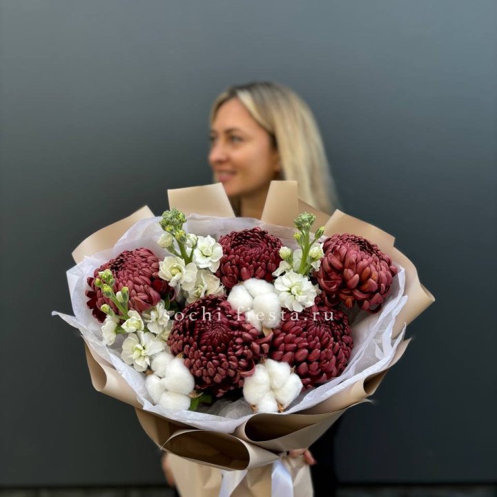 Хризантемы с маттиолой в Королёве