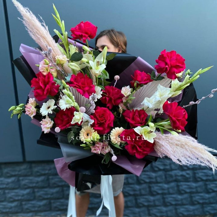 Дизайнерский букет Ред в Королёве
