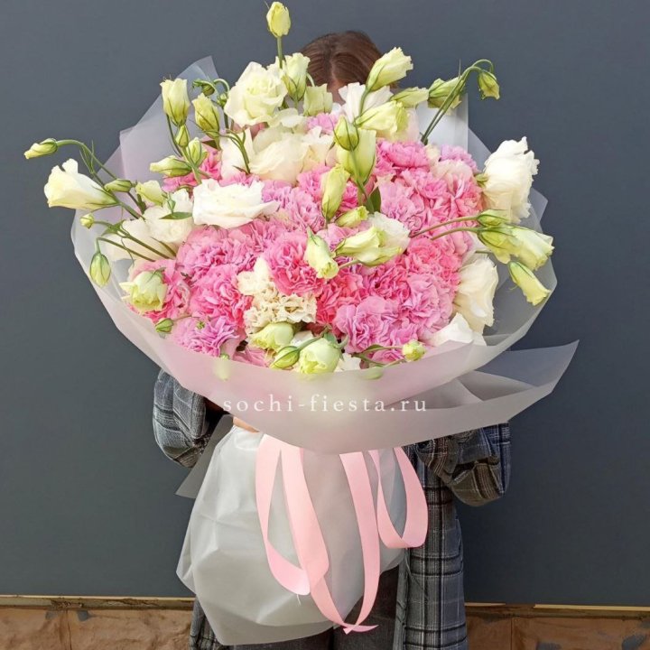 Букет из эустом и диантусов  в Королёве