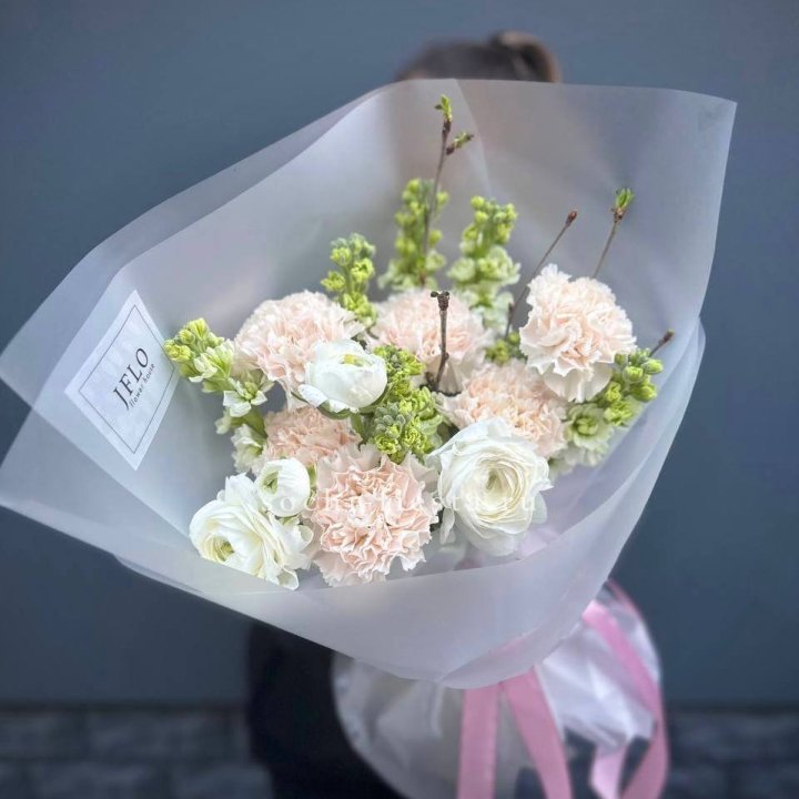 Букет маттиолы и ранункулюсов  в Королёве