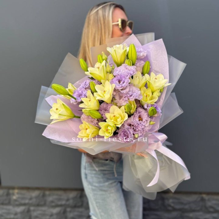  Букет лилий и эустом в Королёве