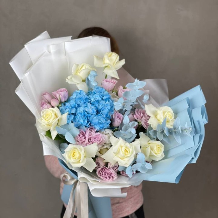 Дизайнерский букет "Блю скайфорт" в Королёве