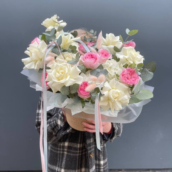 Кашпо с розами в Королёве