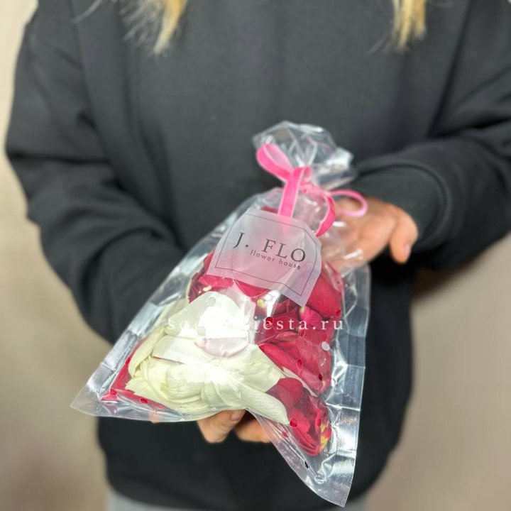 Лепестки роз в Королёве