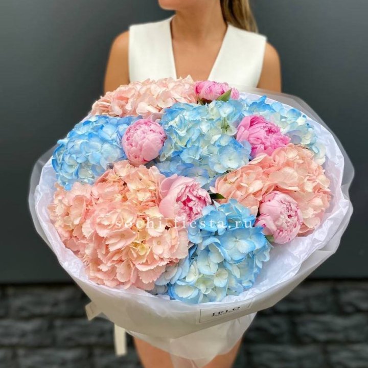Дуобукет гортензии с пионами  в Королёве