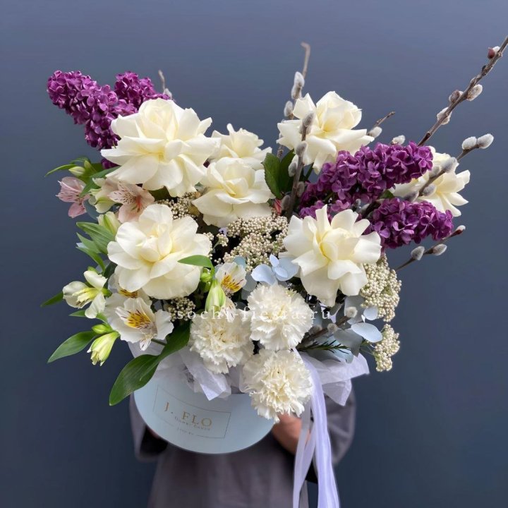 Цветочный бокс Французских роз и Сирени в Королёве