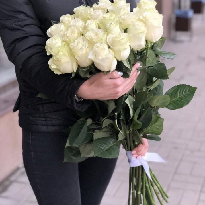 Голландские розы белые в Королёве