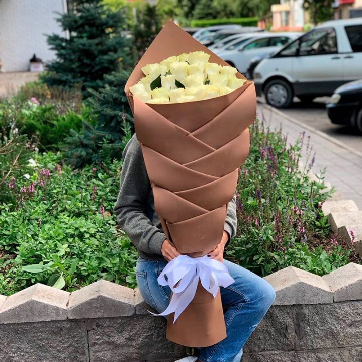 Голландские розы белые "Рыбка" в Королёве