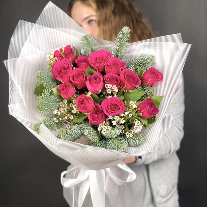 Новогодний букет Елки и Розы в Королёве
