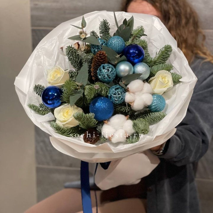 Новогодний букет "Синий иней" в Королёве