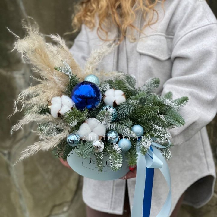 Новогодняя композиция в коробке блю в Королёве