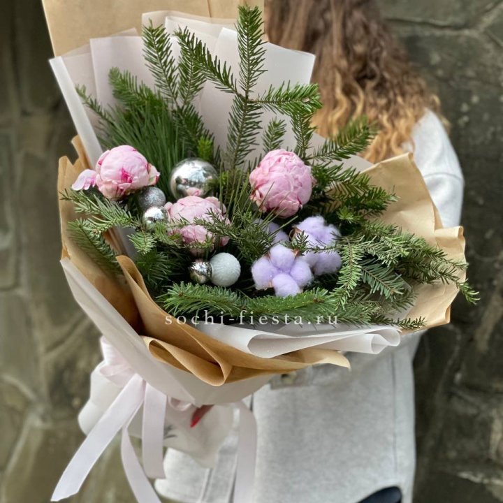Новогодний букет с пионами  в Королёве