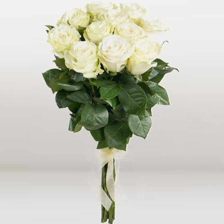 11 белых голландских роз в Королёве
