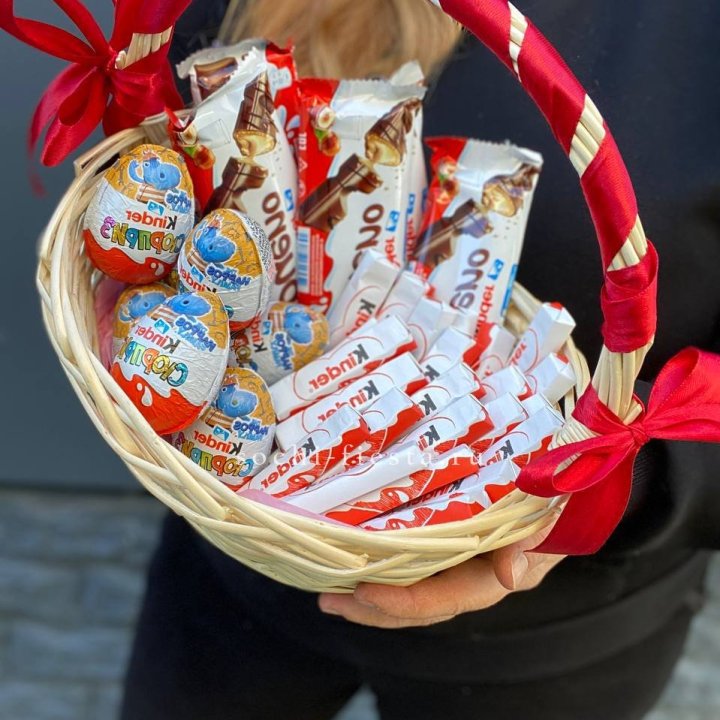 Корзина с киндерами  в Королёве