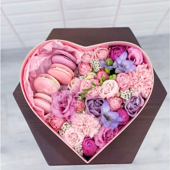 Бокс-сердце с макаронс  в Королёве