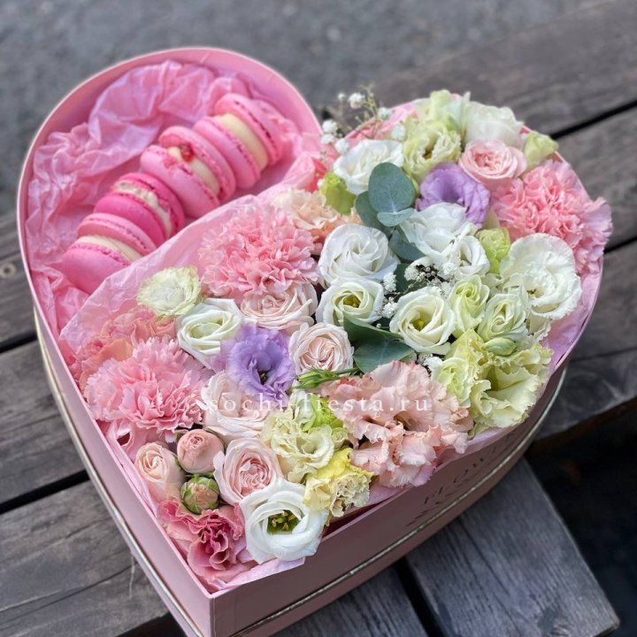Бокс-сердце с макарон "Пинк" в Королёве