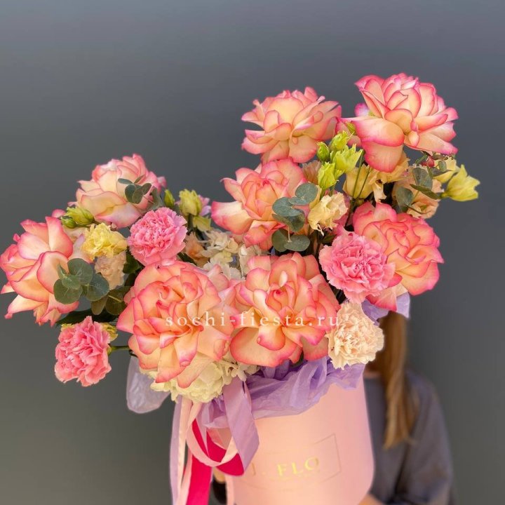 Бокс нежный с розами в Королёве