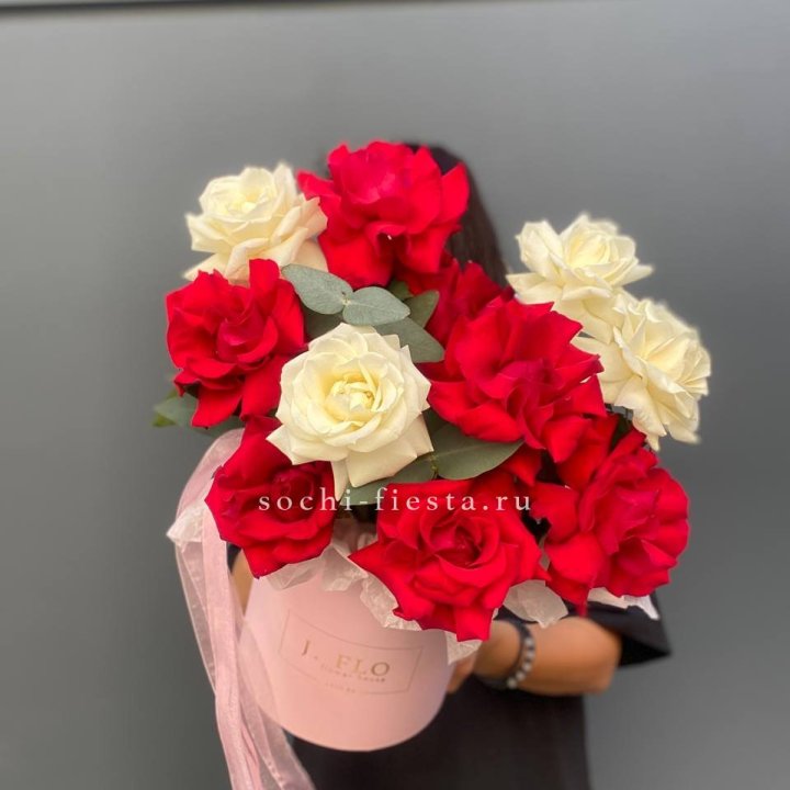 13 Французских роз в боксе в Королёве