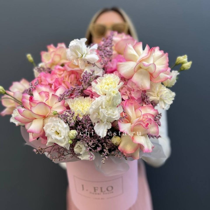 Цветочная композиция "Глория" в боксе в Королёве