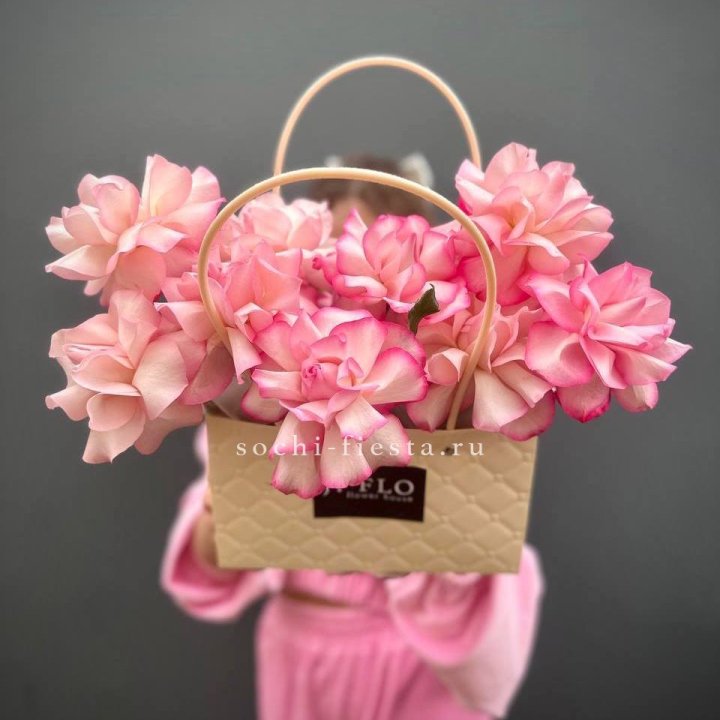 Сумочка розовых роз Венди в Королёве