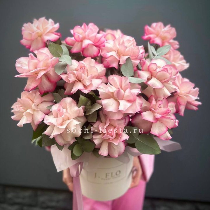 17 Французских  роз Венди в боксе в Королёве