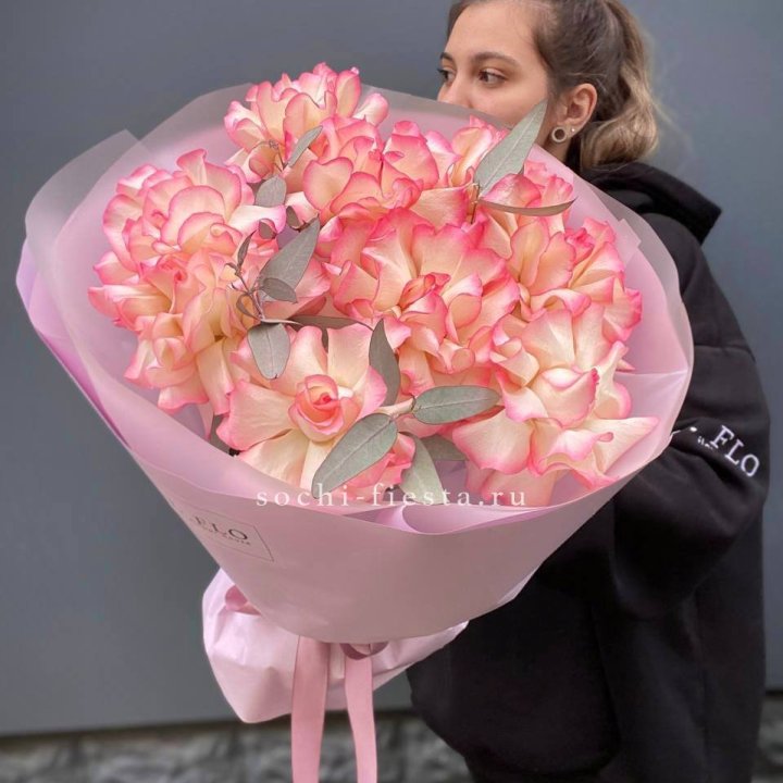 9 французских роз Джумилия в Королёве