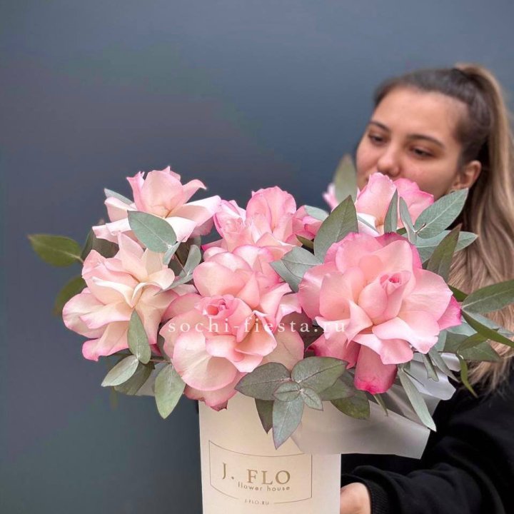 7 Французских роз в боксе в Королёве